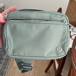 Lululemon 2L everywhere crossbody